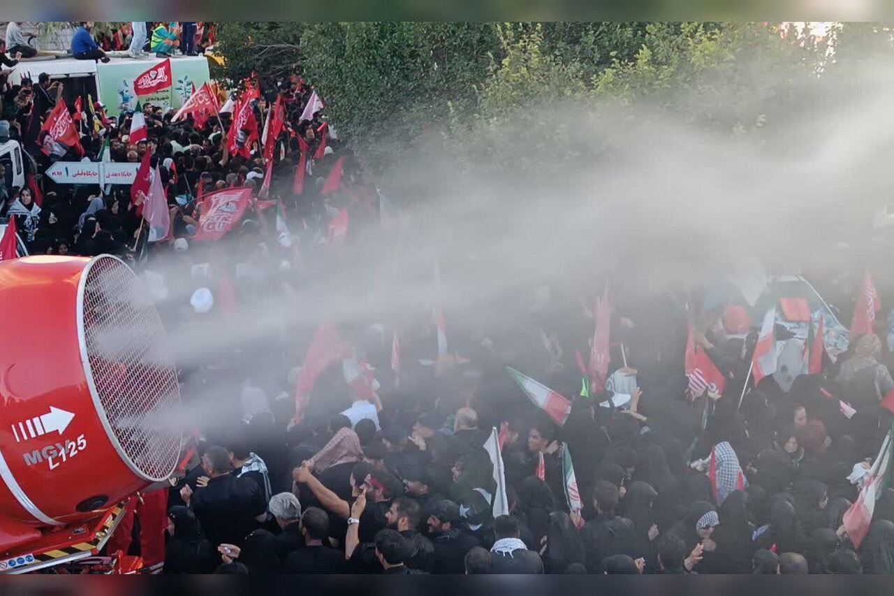 روایت آتش‌نشان مشهدی از عملیات میدانی در تشییع پیکر رهبر انقلاب