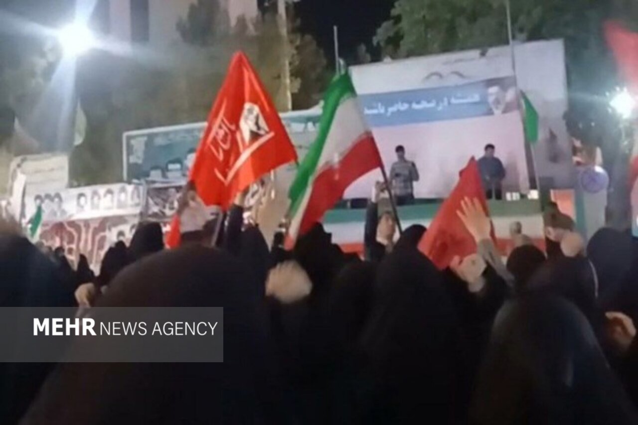 شیروان کماکان میزبان اجتماع شبانه مردم در حمایت از ایران عزیز