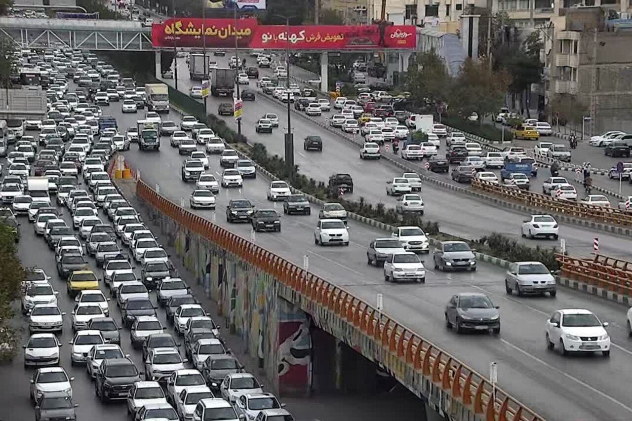 ترافیک سنگین در خیابان‌های اصلی مشهد؛ رانندگان با احتیاط برانند