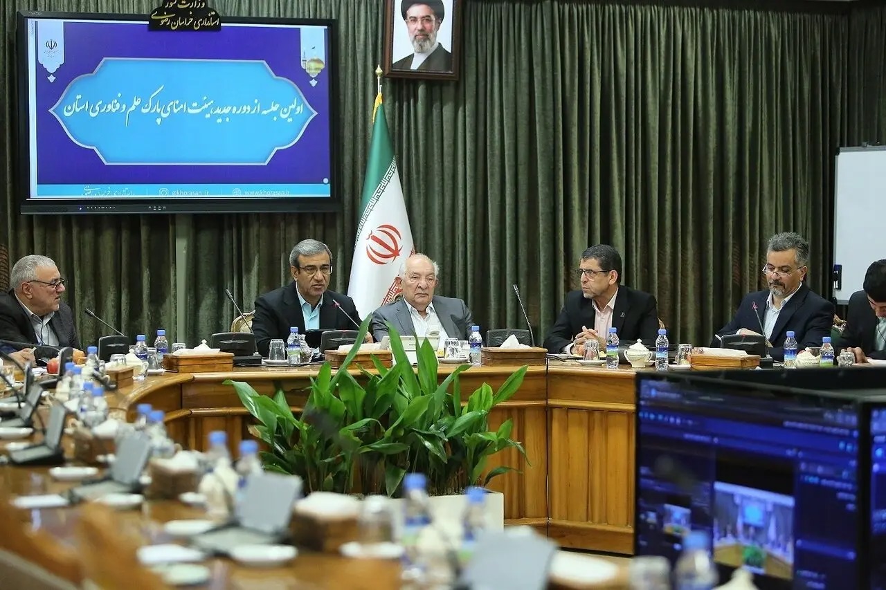 تجربه‌های جهانی در سیاست‌گذاری پارک علم و فناوری استان بررسی شود