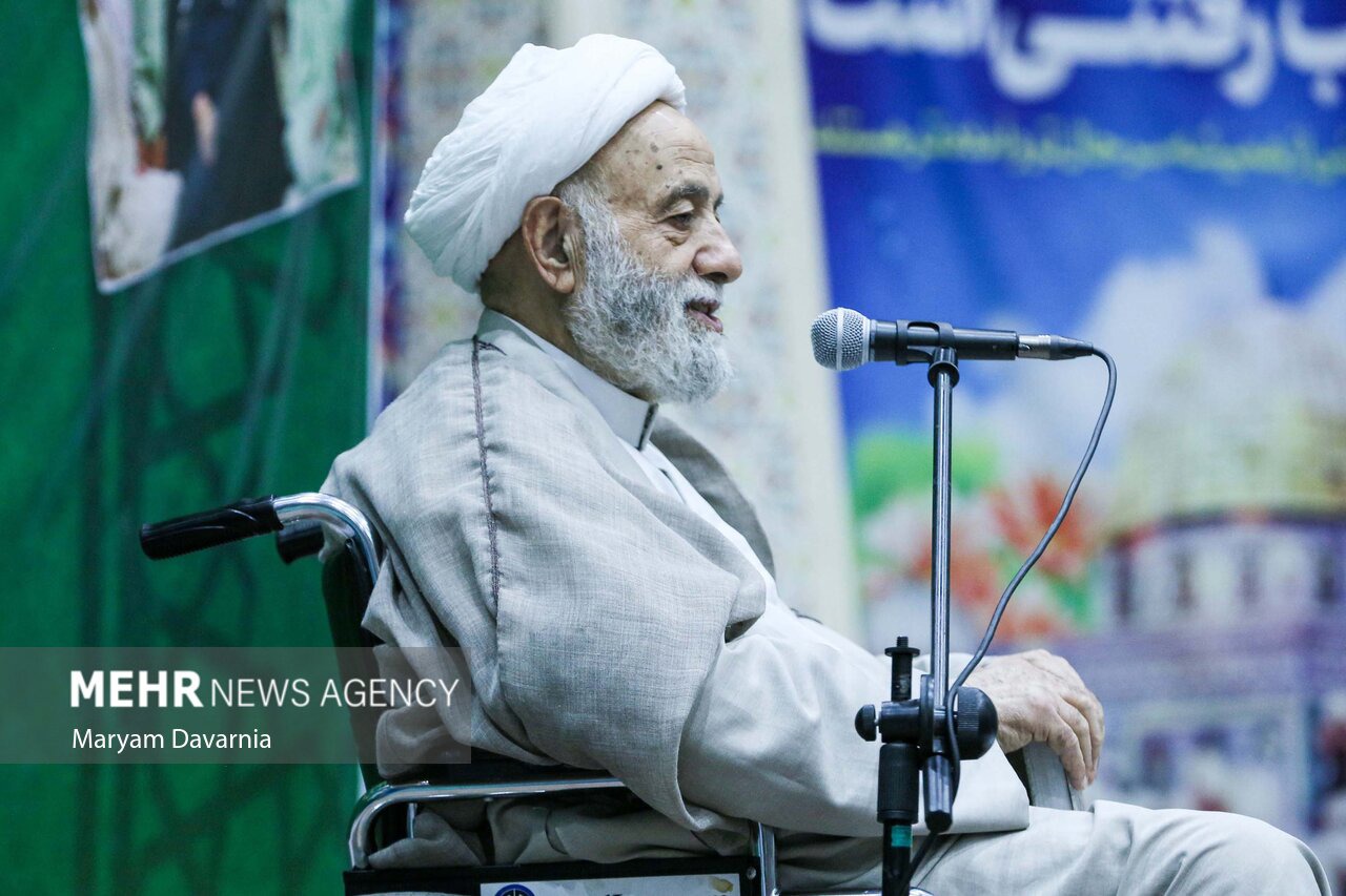 نماز نباید به برنامه‌ای محدود و مناسبتی تبدیل شود