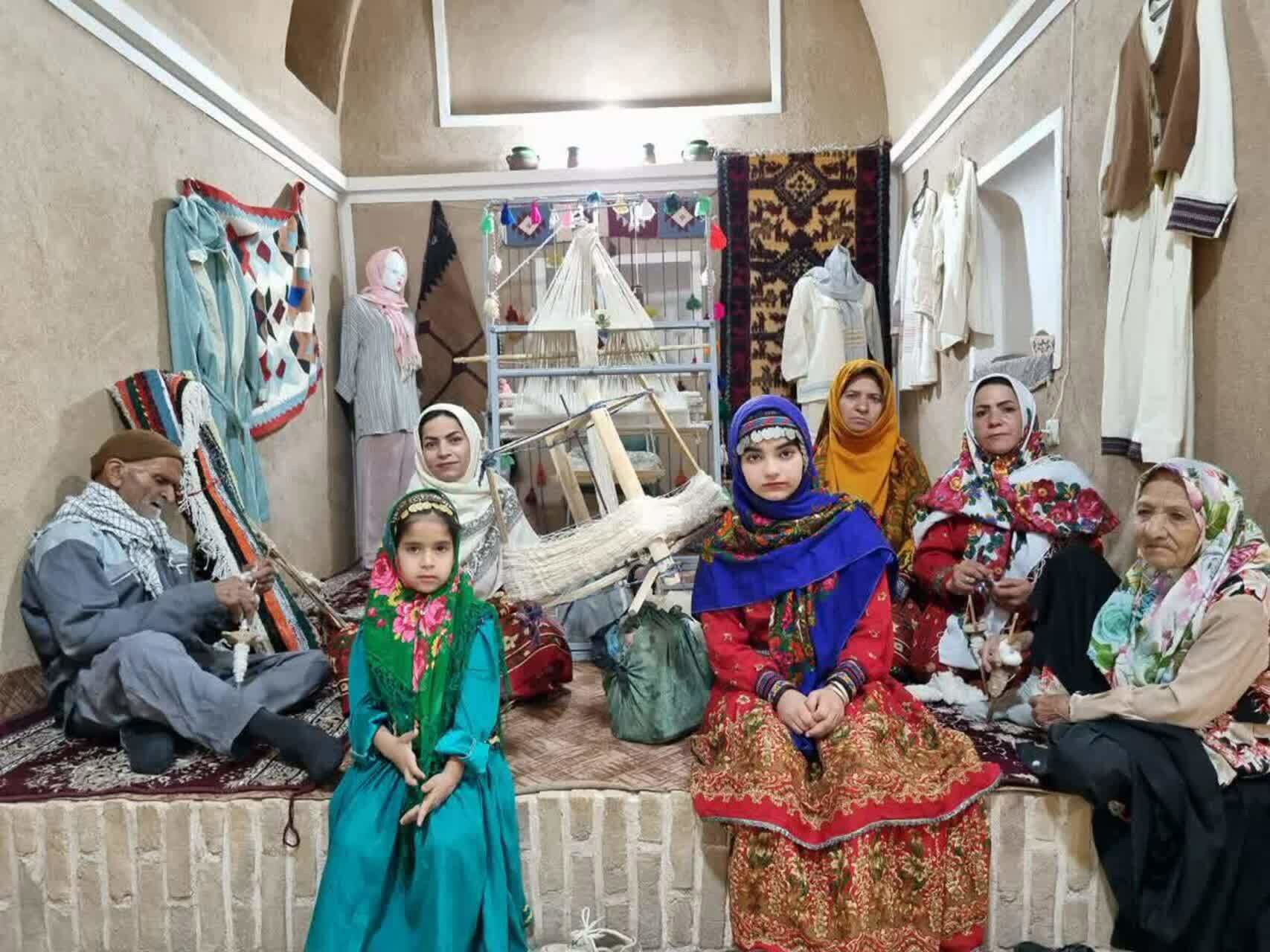 آغاز فرآیند مستندسازی ظرفیت‌های کرباس‌بافی بشرویه خراسان جنوبی برای  ثبت ملی