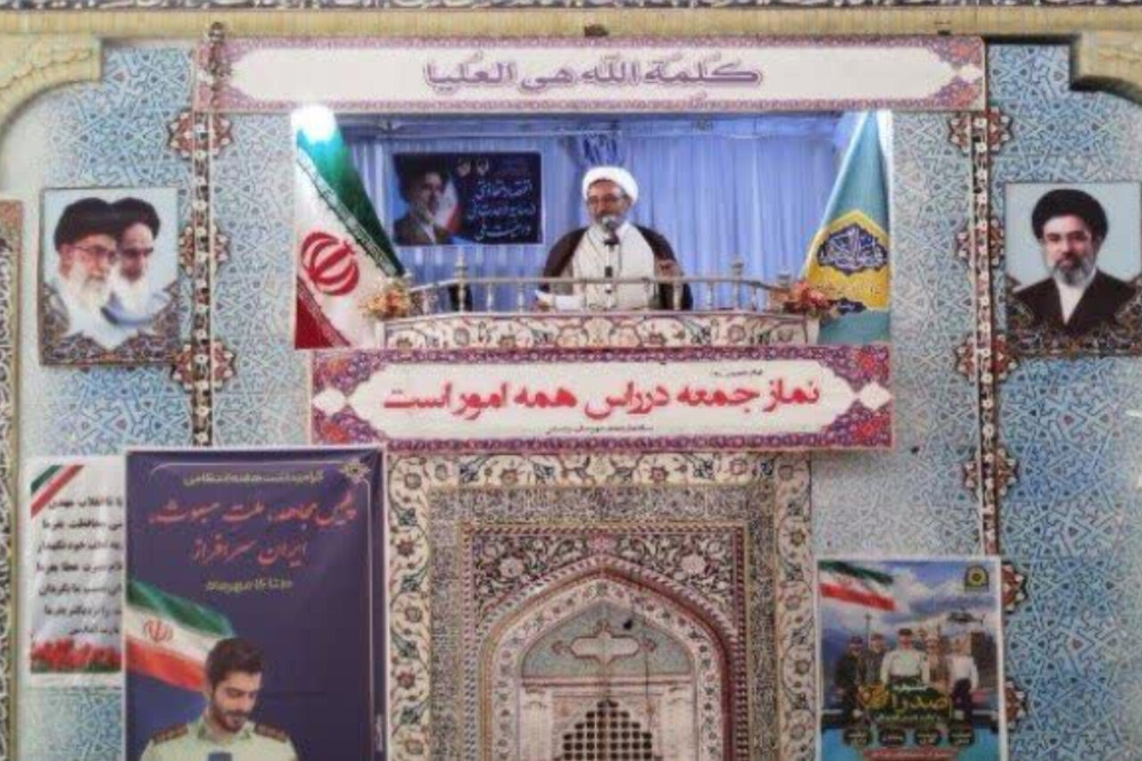 امینی:معیشت نیروهای نظامی و انتظامی مورد توجه دولت قرار گیرد