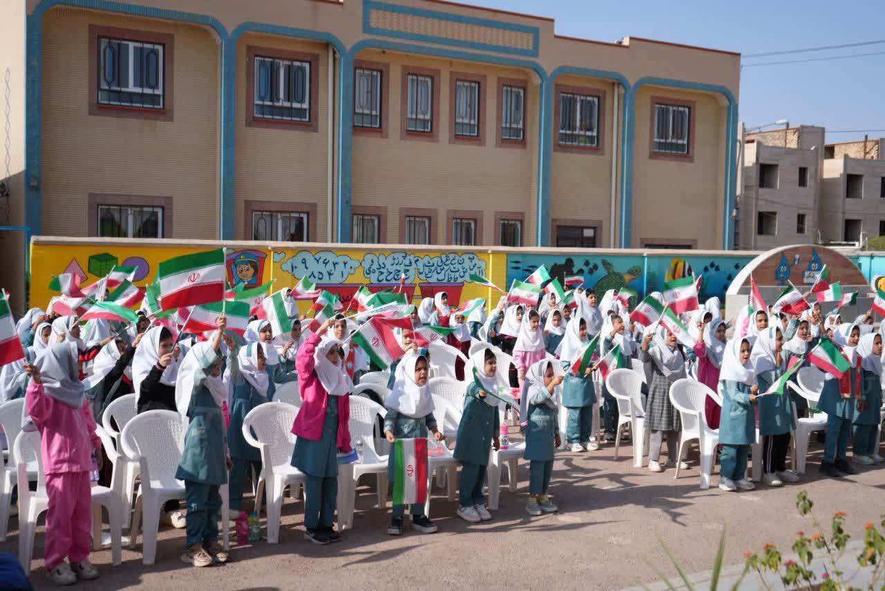 جشن عاطفه‌ها همزمان در دو هزار مدرسه خراسان جنوبی برگزار شد