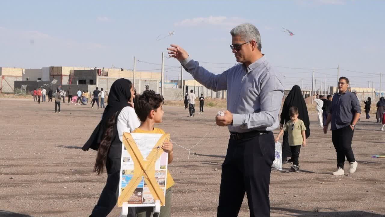برگزاری  چهارمین جشنواره پرواز کاغذبادها در فردوس خراسان جنوبی