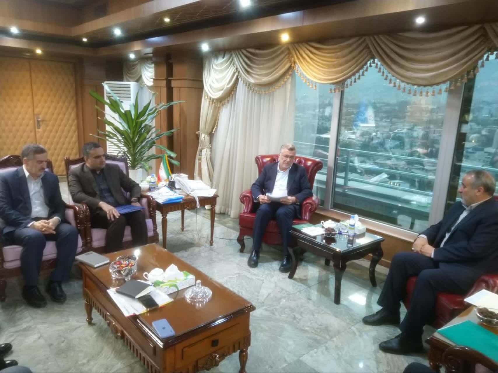 پرداخت دو ماه کارانه کارکنان و یک ماه کارانه پزشکان خراسان جنوبی
