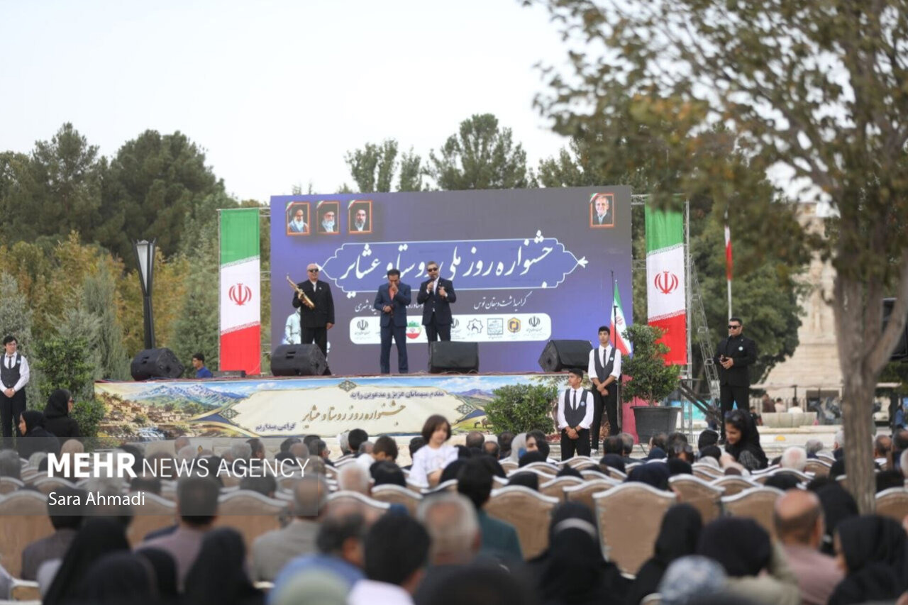 برگزاری جشنواره روز ملی روستا و عشایر در آرامگاه فردوسی