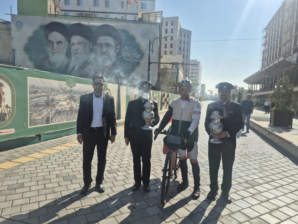 پایان رکاب‌ زنی ورزشکار اردبیلی از اردبیل تا بارگاه امام رضا (ع)