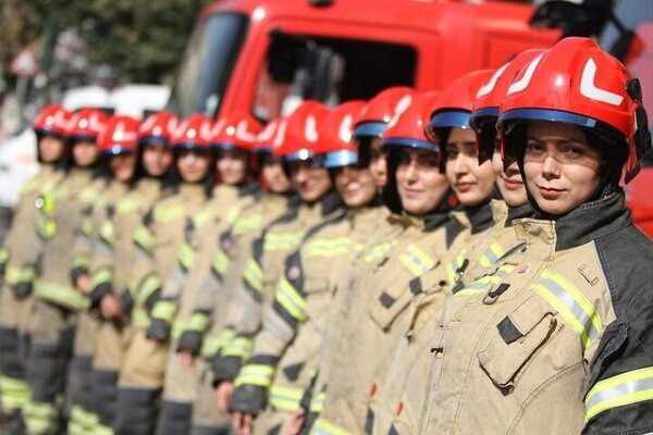 آغاز به‌کار ۲۱ بانوی آتش‌نشان در سازمان آتش‌نشانی مشهد