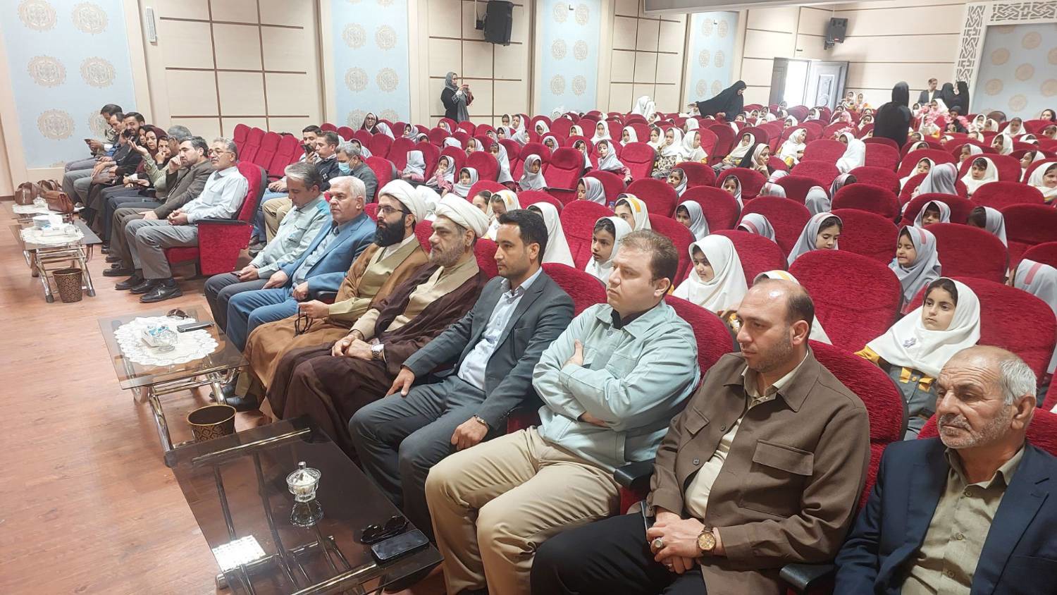کمک ۶۰۰ میلیون تومانی مجتمع فولاد خراسان به مدارس شهرستان فیروزه