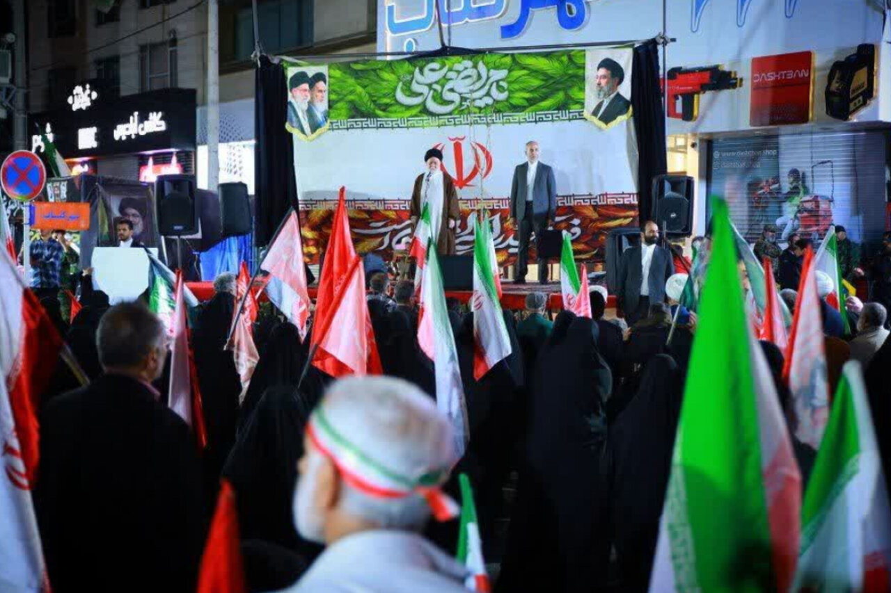 صیانت از استقلال و تمامیت ارضی کشور در گرو میدان‌داری مردم است