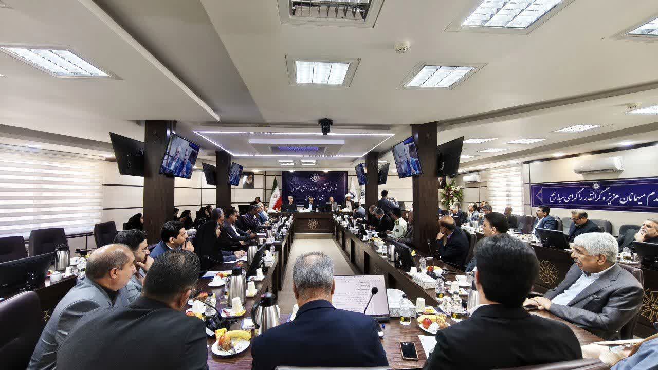 مدیران برای تسهیل امور سرمایه گذاران همه همت خود را به کار گیرند