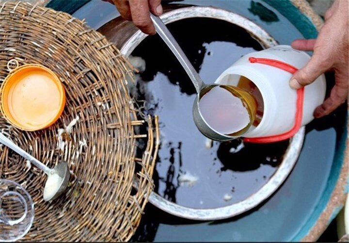 آئین شیره‌پزان انگور در روستای کرم بست کرمانشاه برگزار می‌شود