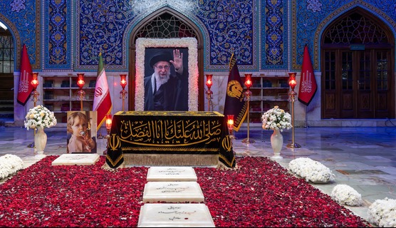 تجدید پیمان هنرمندان با آرمان‌های انقلاب اسلامی بر مزار رهبر شهید