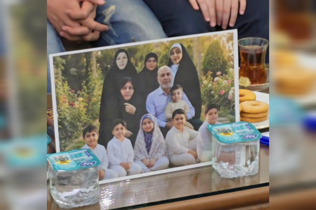 دیدار تولیت آستان قدس رضوی با خانواده ۱۱ شهید جنگ رمضان