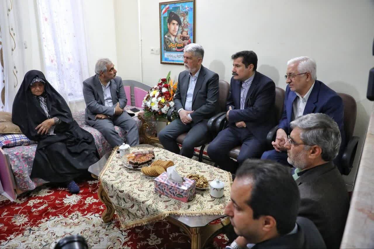 وزیر ارشاد: مسیر هنری شهید گریوانی برای ما درس‌آموز است