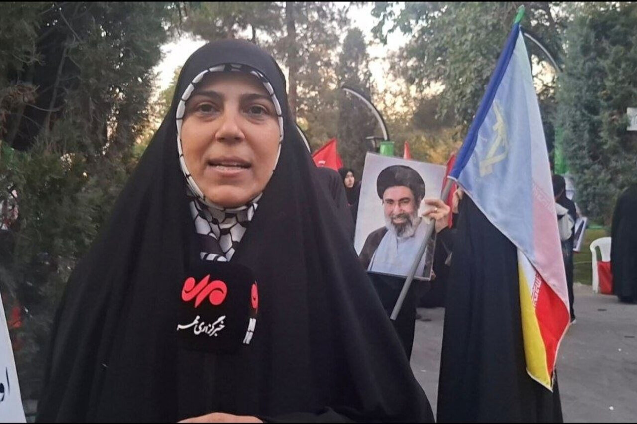 اجتماع زنان مشهدی در دفاع از حجاب دختران آذربایجانی