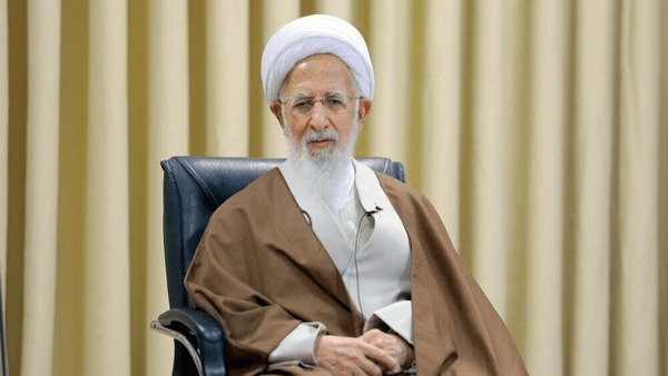 آیت‌الله جوادی آملی: مدافعان کشور دست بر ماشه باشند