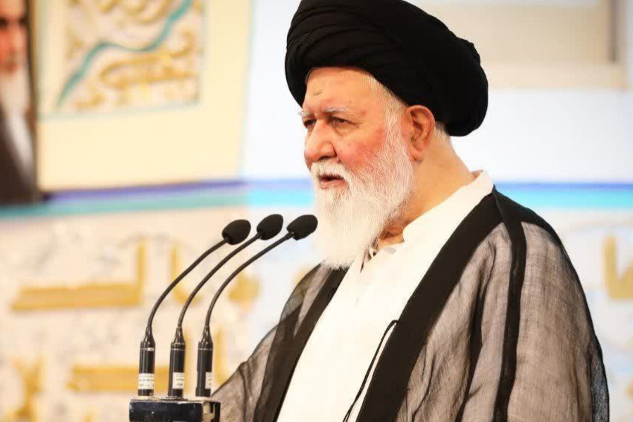 علم الهدی:تهدیدهای آمریکا تلاشی برای وادار کردن ملت ایران به تسلیم است