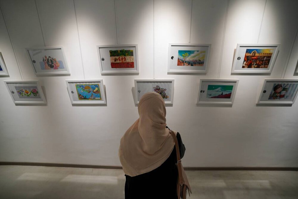 نمایشگاه تصویرگری «با هم برای ایران»؛ روایت تصویری تجربه مردم از جنگ