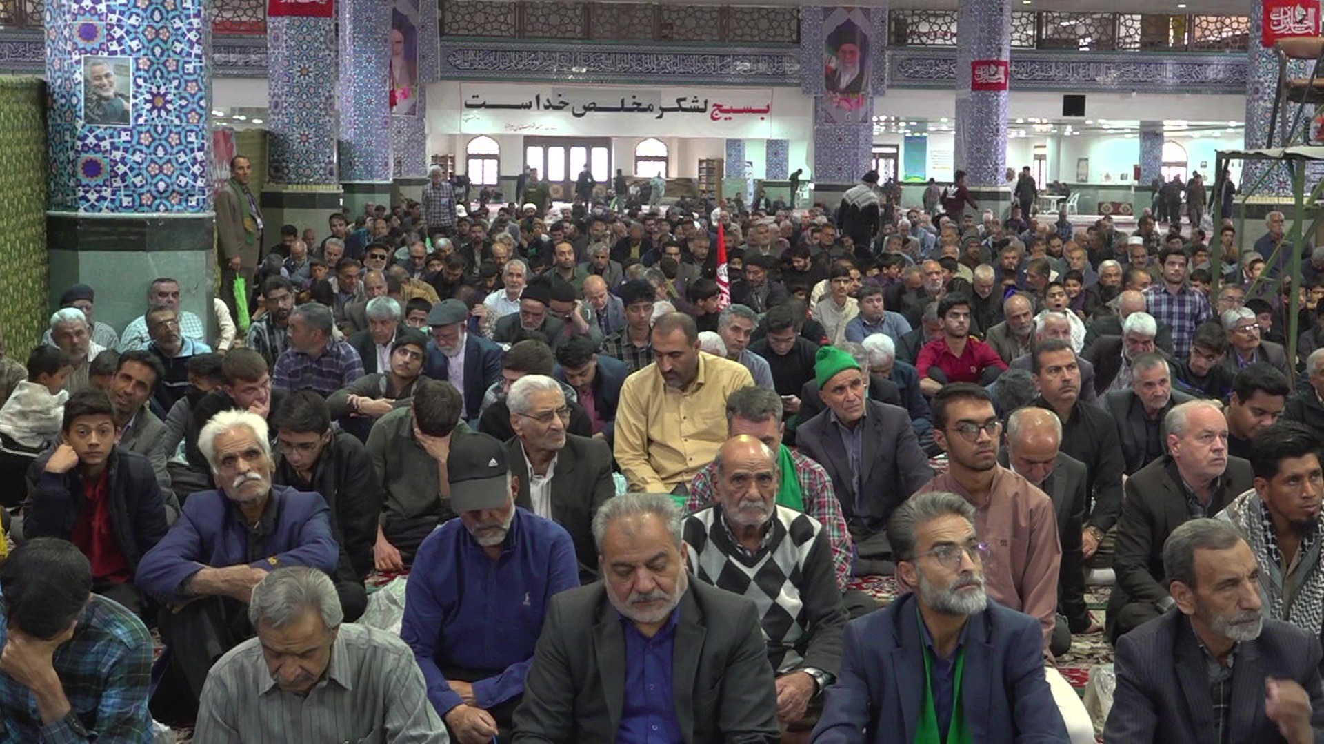 دشمن با جنگ اقتصادی و فرهنگی به دنبال تضعیف انسجام ملی است